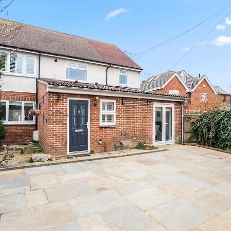Pass The Keys Spacious And Very Modern Family Home, Central Windsor Exteriör bild