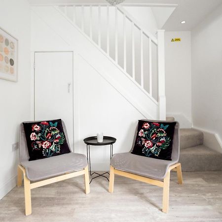 Pass The Keys Spacious And Very Modern Family Home, Central Windsor Exteriör bild