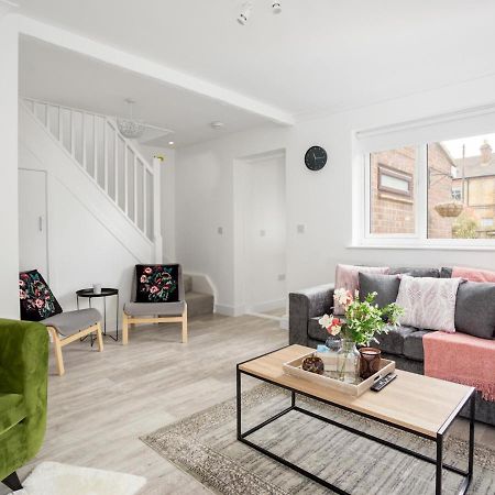 Pass The Keys Spacious And Very Modern Family Home, Central Windsor Exteriör bild