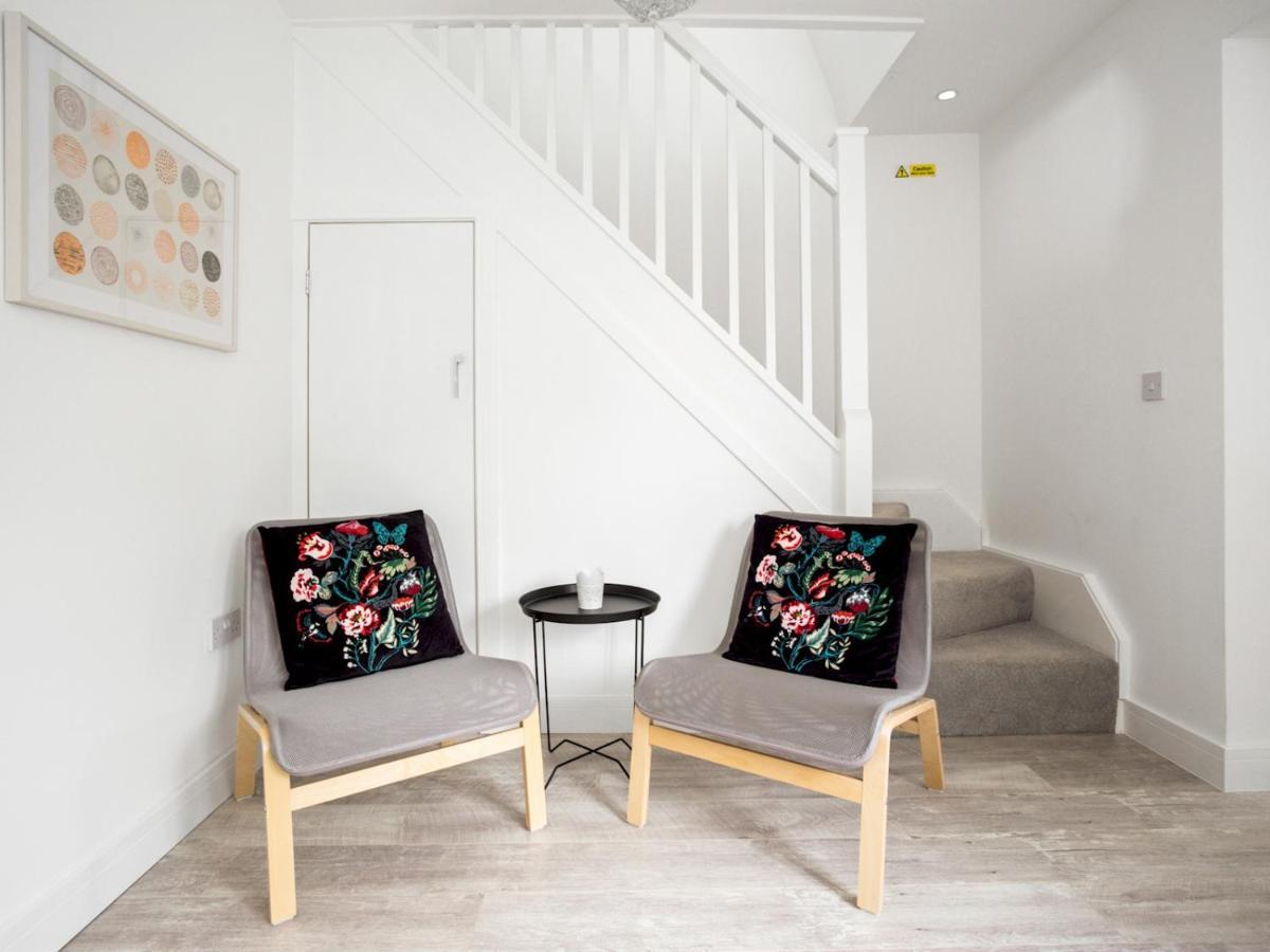 Pass The Keys Spacious And Very Modern Family Home, Central Windsor Exteriör bild