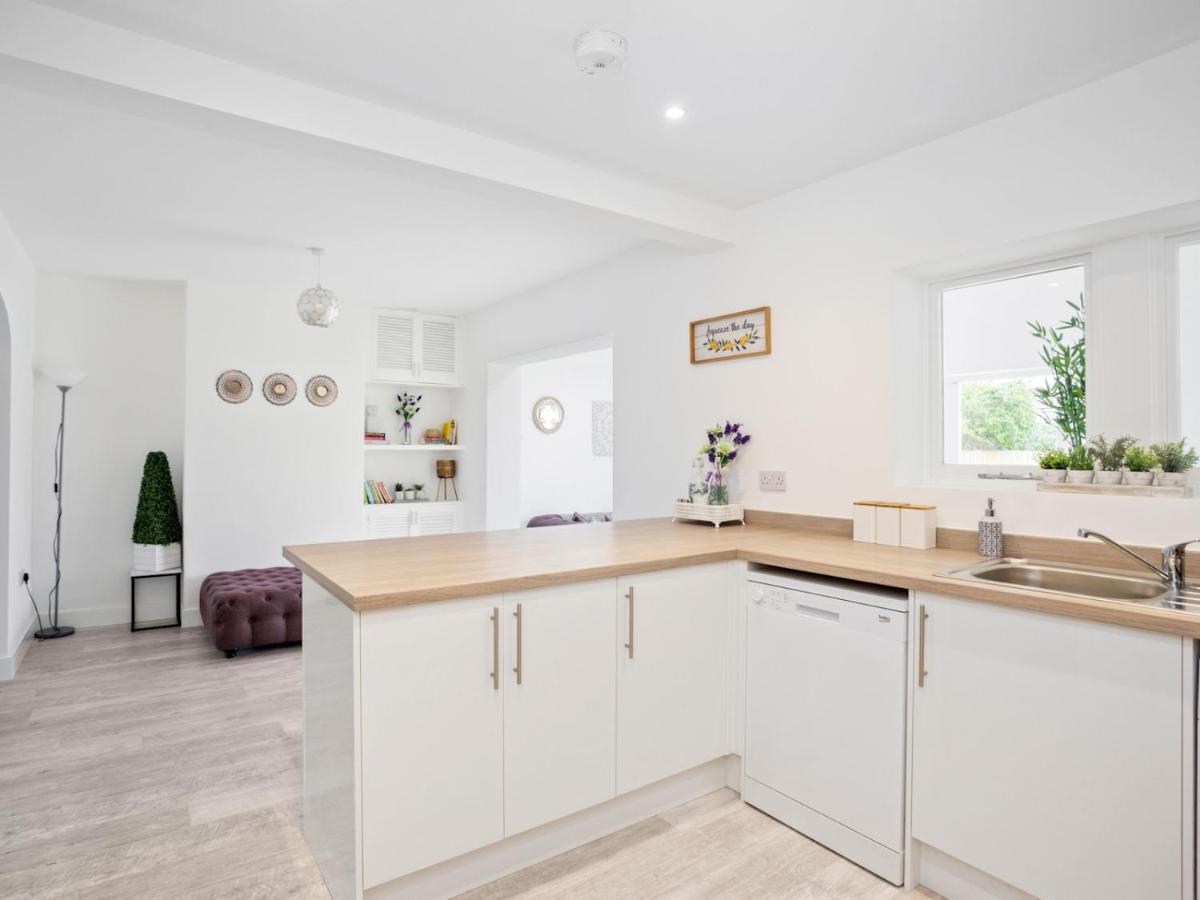 Pass The Keys Spacious And Very Modern Family Home, Central Windsor Exteriör bild