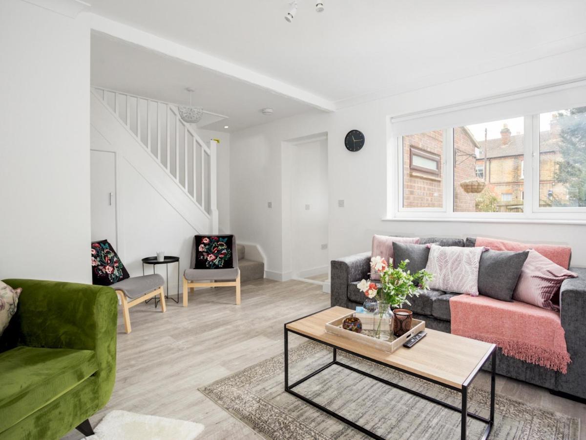 Pass The Keys Spacious And Very Modern Family Home, Central Windsor Exteriör bild