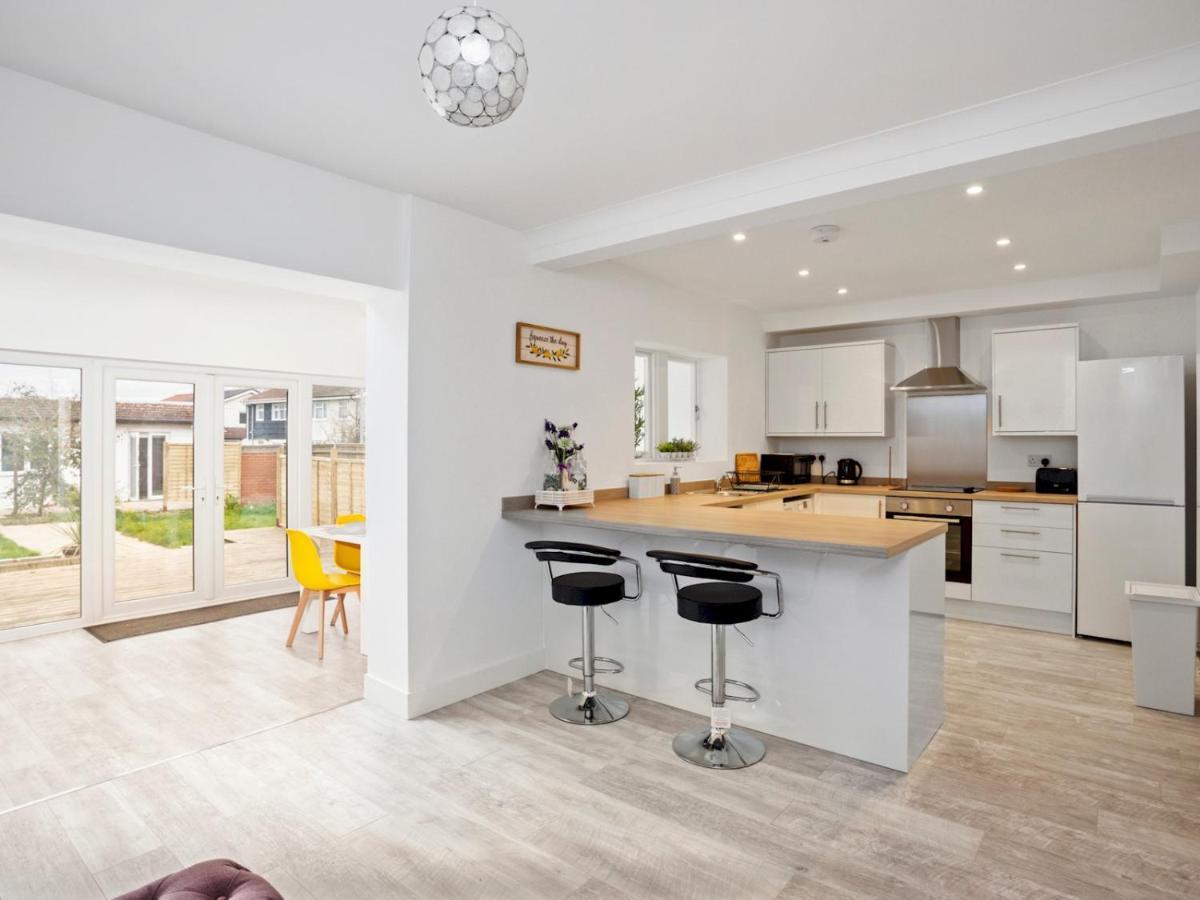 Pass The Keys Spacious And Very Modern Family Home, Central Windsor Exteriör bild
