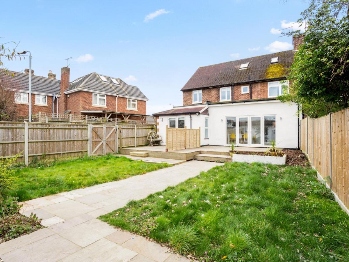 Pass The Keys Spacious And Very Modern Family Home, Central Windsor Exteriör bild