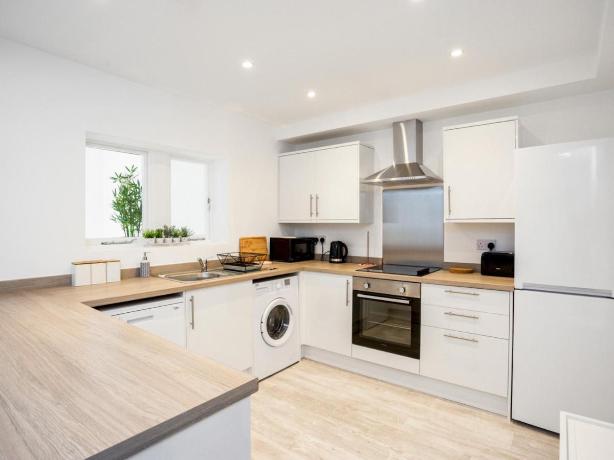 Pass The Keys Spacious And Very Modern Family Home, Central Windsor Exteriör bild