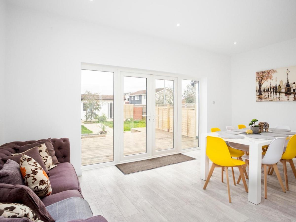 Pass The Keys Spacious And Very Modern Family Home, Central Windsor Exteriör bild
