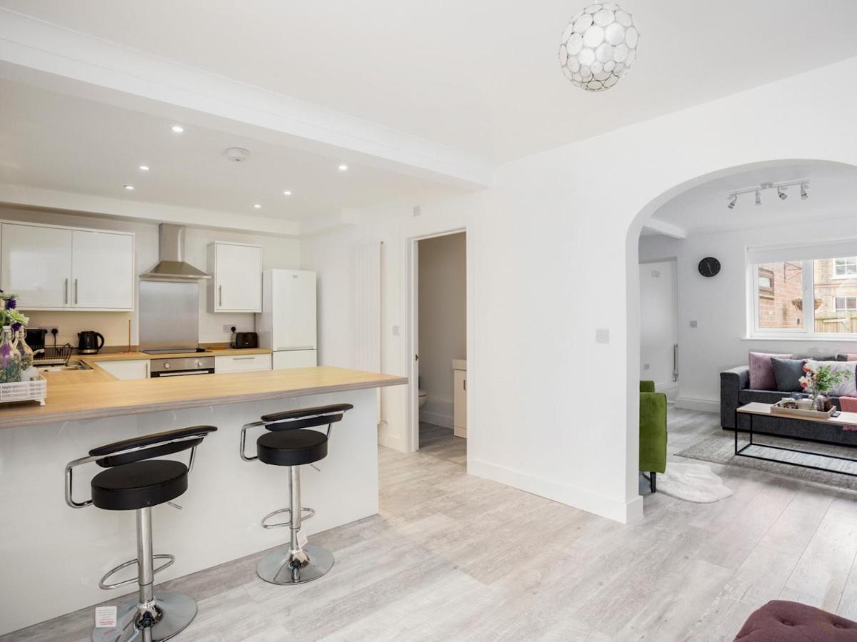 Pass The Keys Spacious And Very Modern Family Home, Central Windsor Exteriör bild